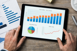 How to Become a Financial Manager